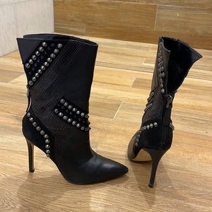 Guess black stiletto boots